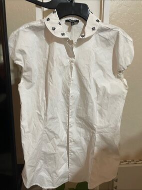 Isaac Mizrahi White Button-Up Top with Black Floral Collar